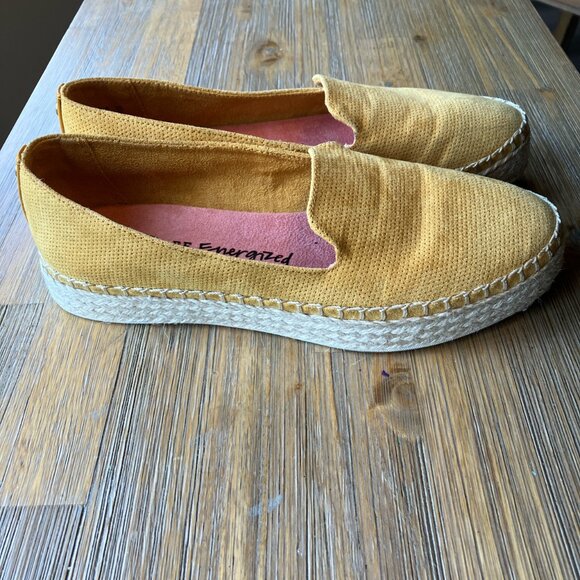Dr. Scholls Be Energized Find Me slip on flat espadrille yellow size 6M - Picture 2 of 7